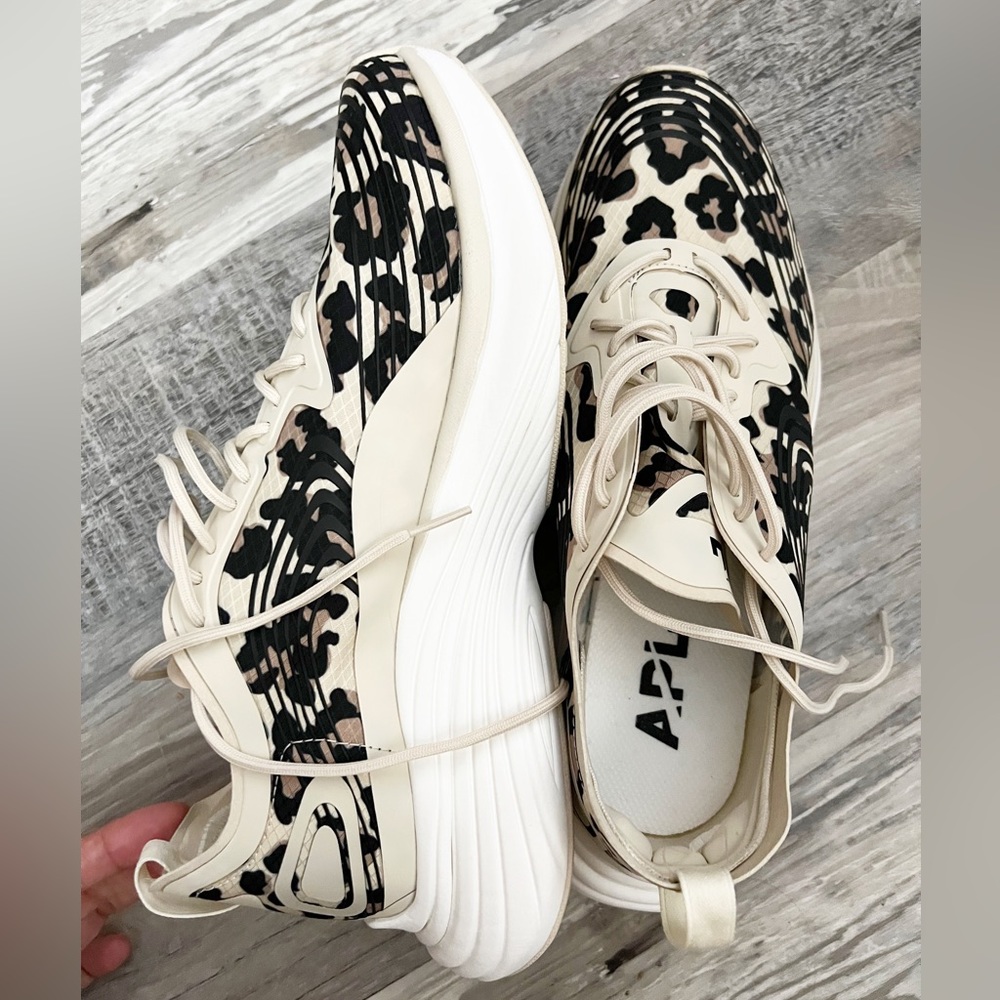 APL Streamline Running Sneakers in Parchment/Black/Leopard - Picture 6 of 9